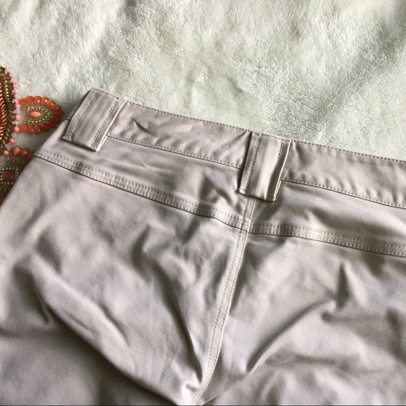 {BANANA REPUBLIC} Stretch Cream Slim Cropped Pant - Picture 4 of 6